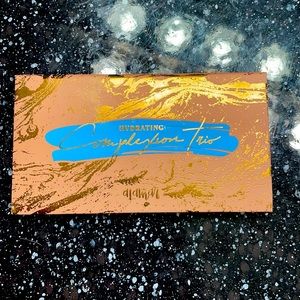 Face pallette never before used.